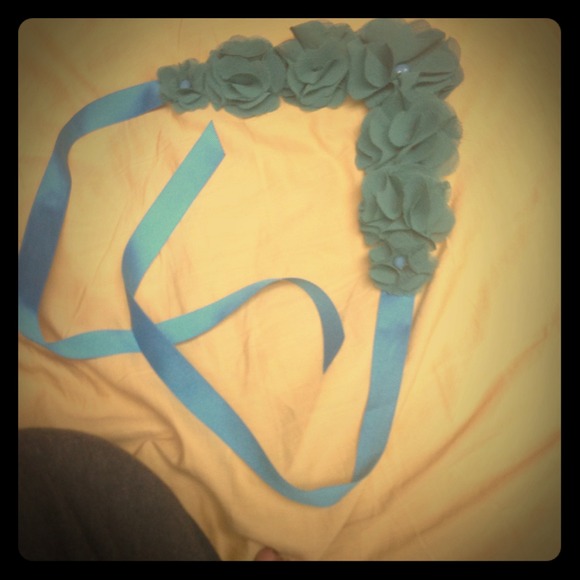 Vintage blue flowered necklace!