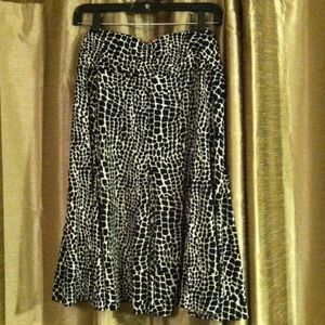 Apt 9. black and white skirt💙