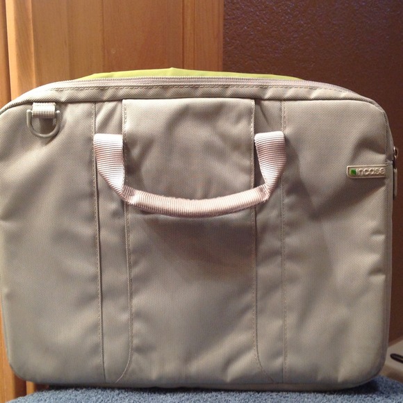 incase laptop carrying case