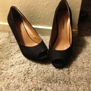 Black wedge heels