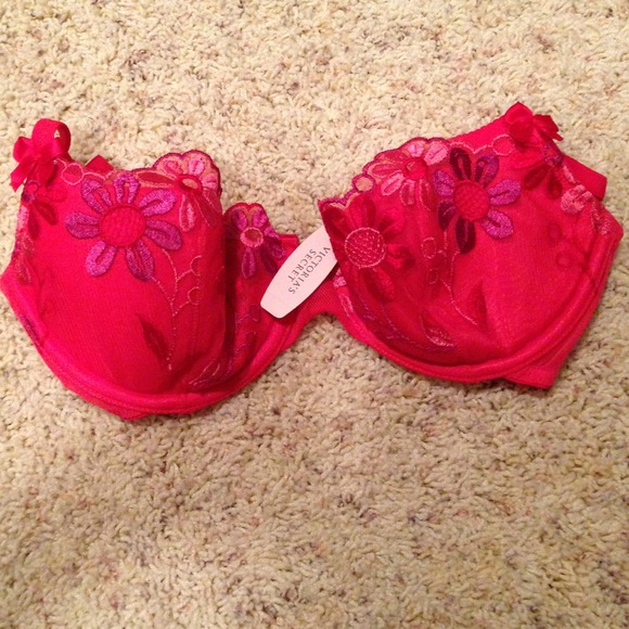 🌼BRAND NEW VICTORIA'S SECRET LACE BRA 34C🌼 - Picture 1 of 4