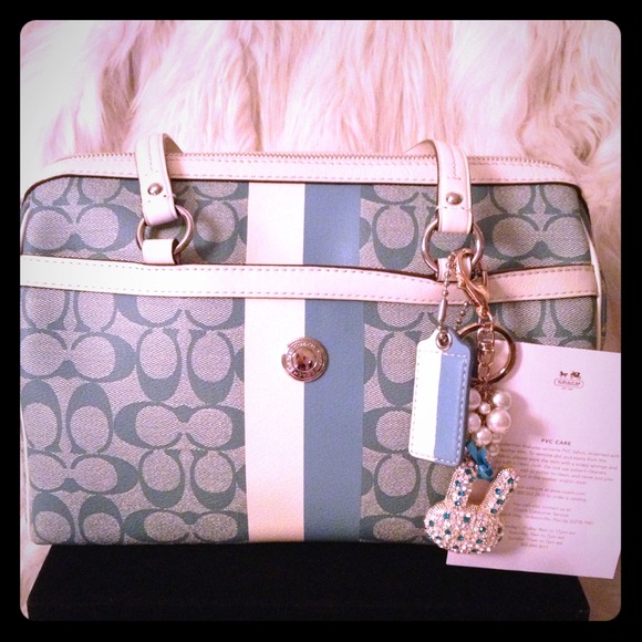 Coach Handbags - Coach PVC leather handbag💯authentic