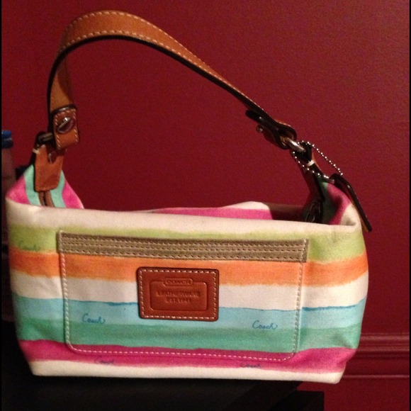 REDUCED! 🎊 Authentic Coach Purse - Picture 2 of 3