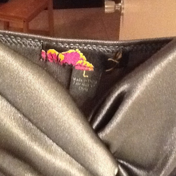 Top - Picture 2 of 2