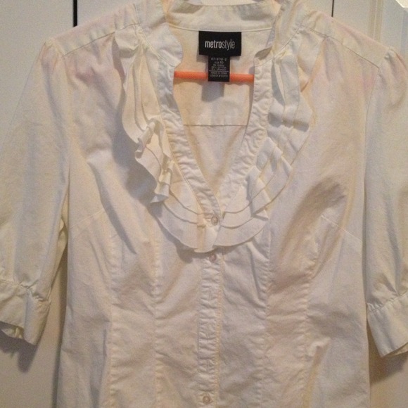🚫sold🚫Off white ruffle button up size 10