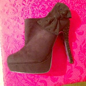 Glam, 6 inch heel with bow and crystals!