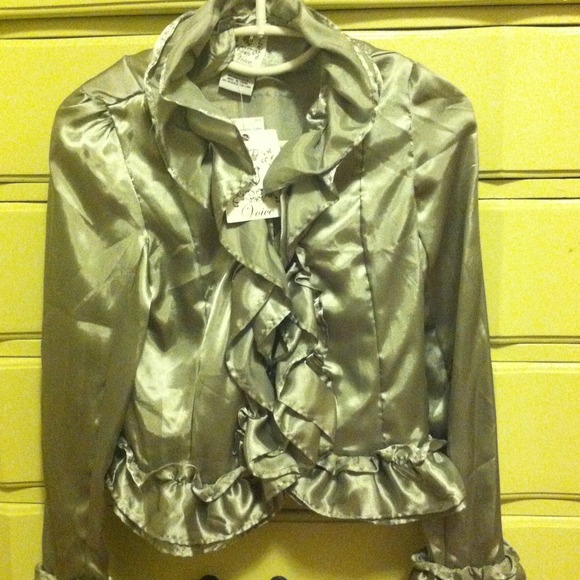 Polyester Gray/Silver ruffled shirt - Picture 2 of 3