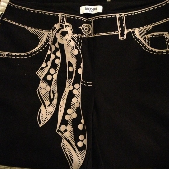 Moschino printed 5 pocket jean Auth Moschino Jeans