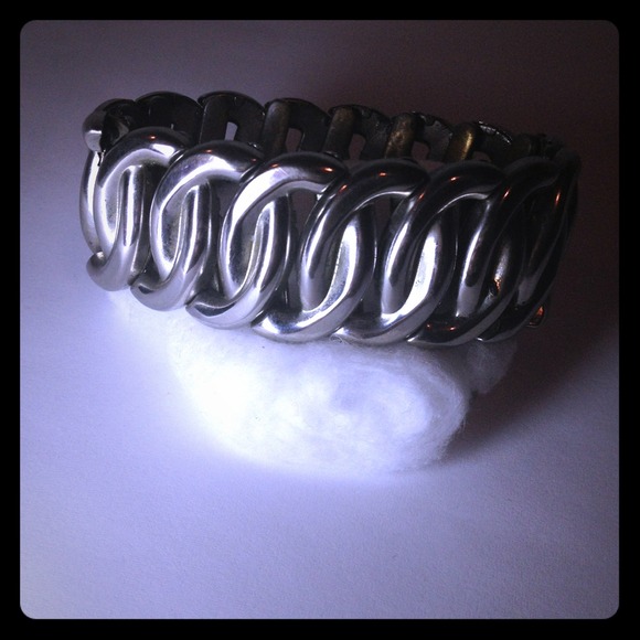 Stretchy Silver Bracelet!