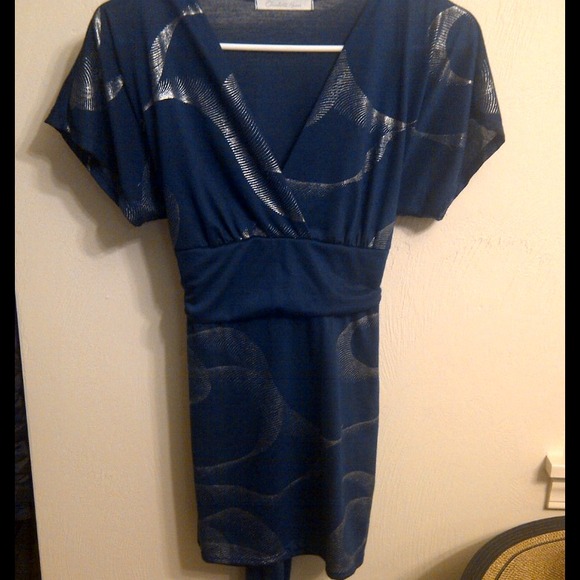 Charlotte Russe V-neck kimono blue top. Size S. - Picture 2 of 2