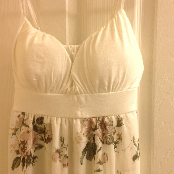 Very Cute Floral dress - Picture 3 of 4