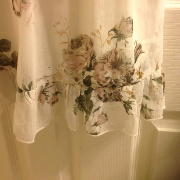 Very Cute Floral dress - Picture 4 of 4