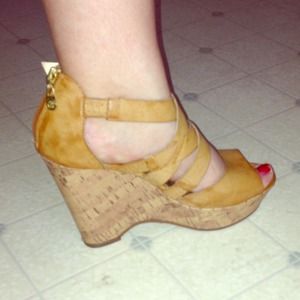 Guess wedges tan n wood.
