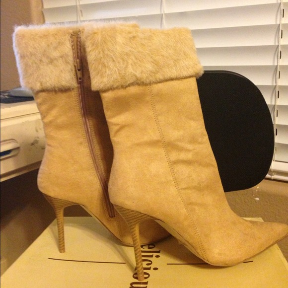 Beige faux fur boots