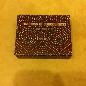 Benefit Realness to concealness concealer