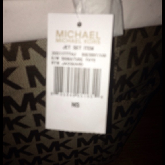 BRAND NEW MICHAEL KOR signature East/West tan tote - Picture 3 of 4