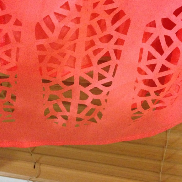 Sold 🚫🚫Gorgeous bright peachy tank - Picture 3 of 3