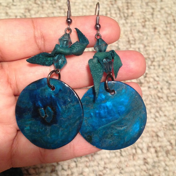 Necklace, earrings and bracelet - Picture 3 of 4