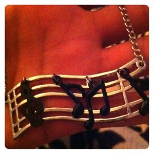 Necklace. Never worn.