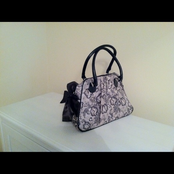 Jessica Simpson purse