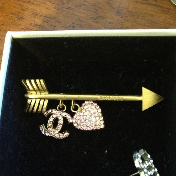 Chanel hair barrette