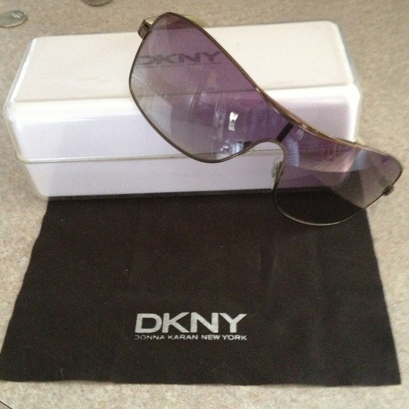 DKNY sunnies