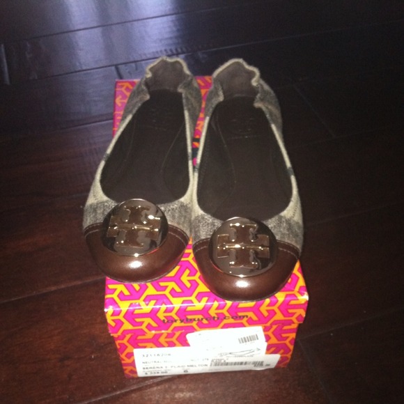 Tory Burch Plaid  Melton Reva flat size 6!