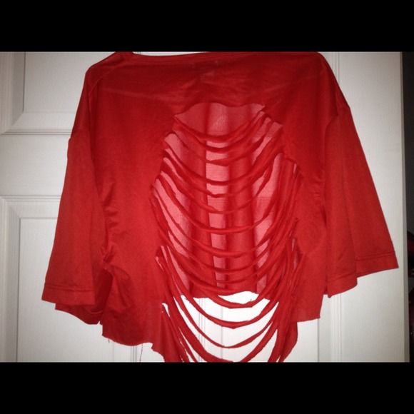 🎀Cute red shredded back shirt