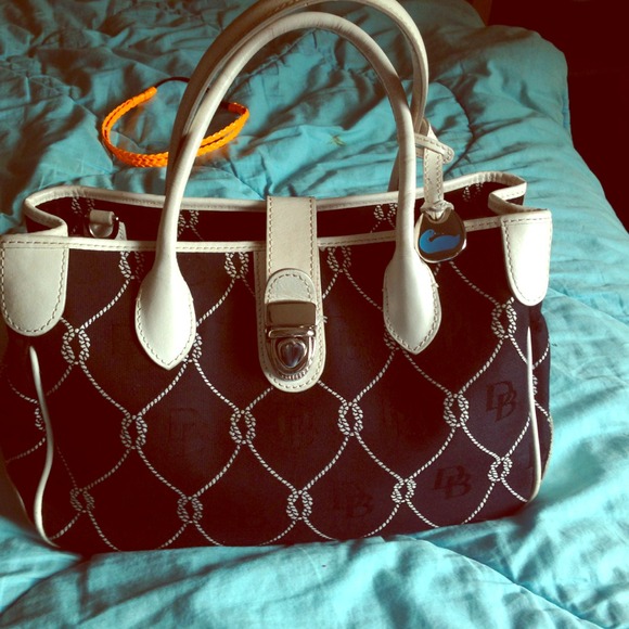 Dooney and bourke purse