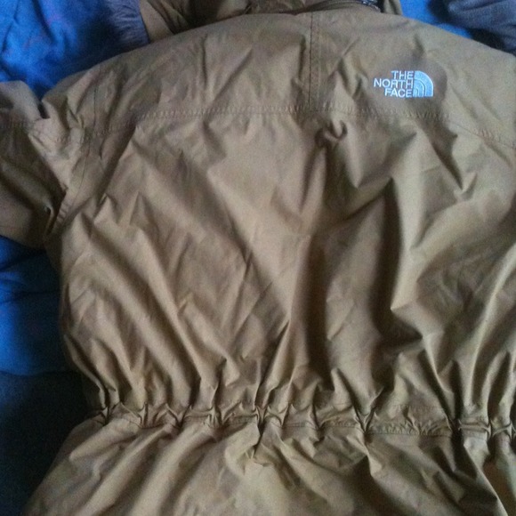 I'm selling a mustered colored North Face for boys - Picture 2 of 3