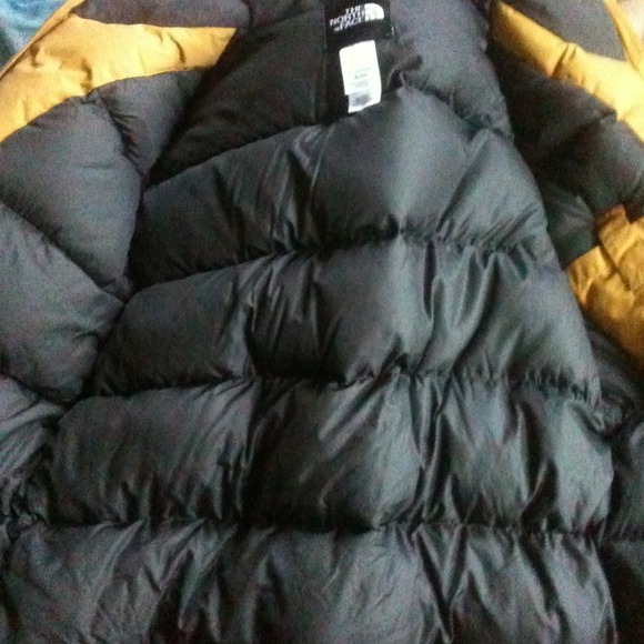 I'm selling a mustered colored North Face for boys - Picture 3 of 3