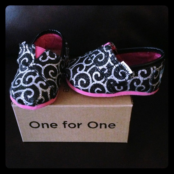 TOMS tiny classics