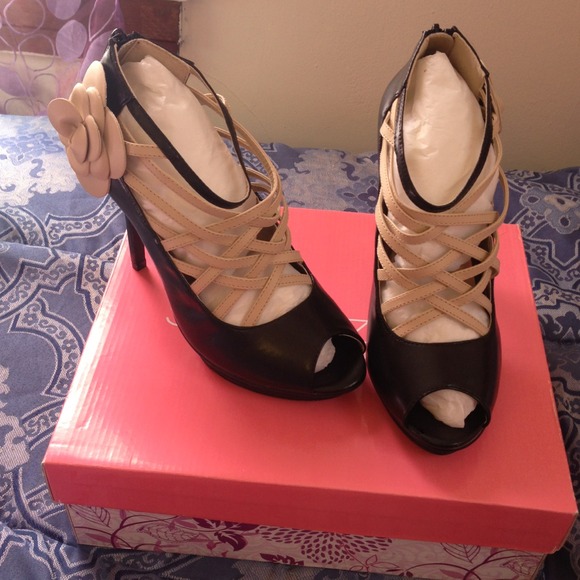 Black and nude heels size 9