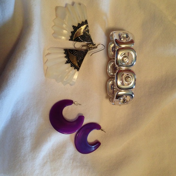 Bundle of costume jewelry