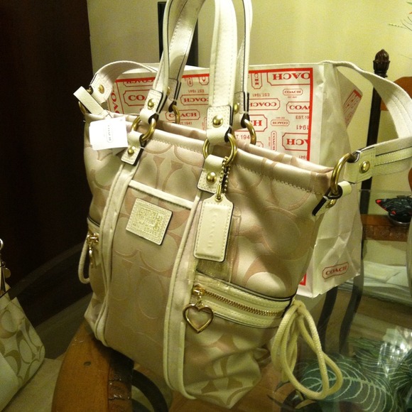 🌺AUTHENTIC & NEW COACH HANDBAG🌺 - Picture 2 of 4