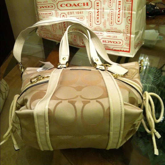 🌺AUTHENTIC & NEW COACH HANDBAG🌺 - Picture 3 of 4