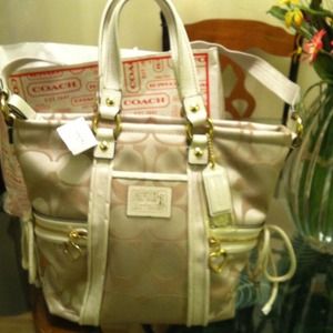 🌺AUTHENTIC & NEW COACH HANDBAG🌺