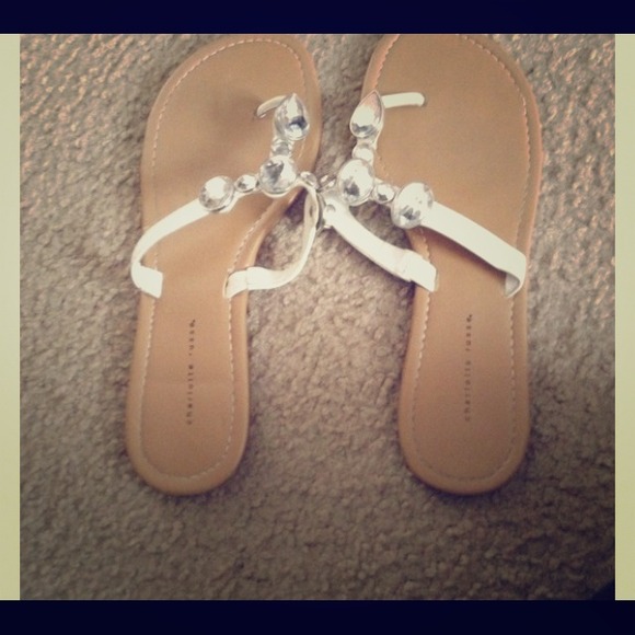 🚫🚫sold!!🚫🚫 bundle flops and wedges