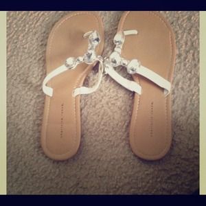 🚫🚫sold!!🚫🚫 bundle flops and wedges