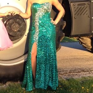 Emerald green sequin prom dress