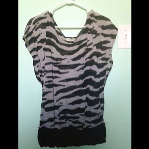 2 shirts & 2 iPhone cords 10ft bundle