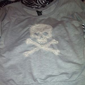 3/4 skull sweater 💀