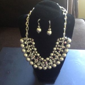 Silver pearls and stones necklace/earring set