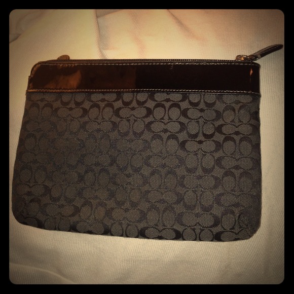 🔴Sold🔴👛💯% Authentic Coach make up bag👛