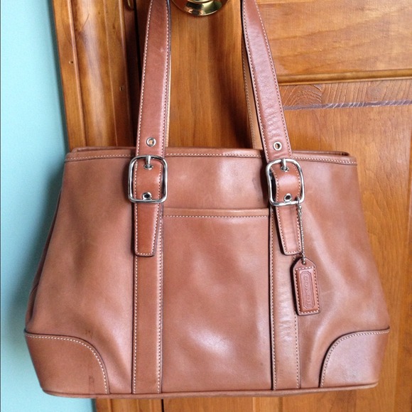 Gent used Coach purse