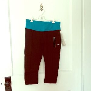 Lululemon Run Fast Crop in size 6