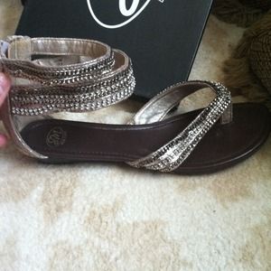 Bangles thong sandal. Size 8