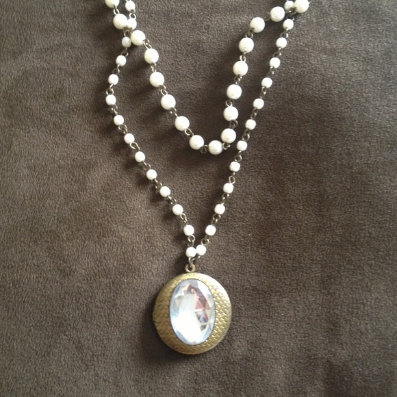 Double layer pearl necklace