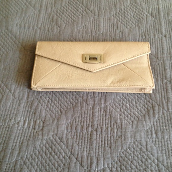 Aldo Clutch
