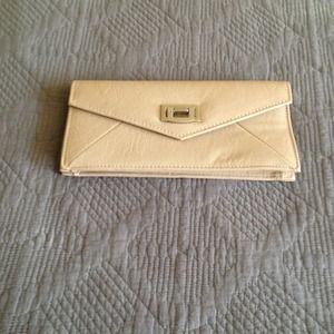 Aldo Clutch